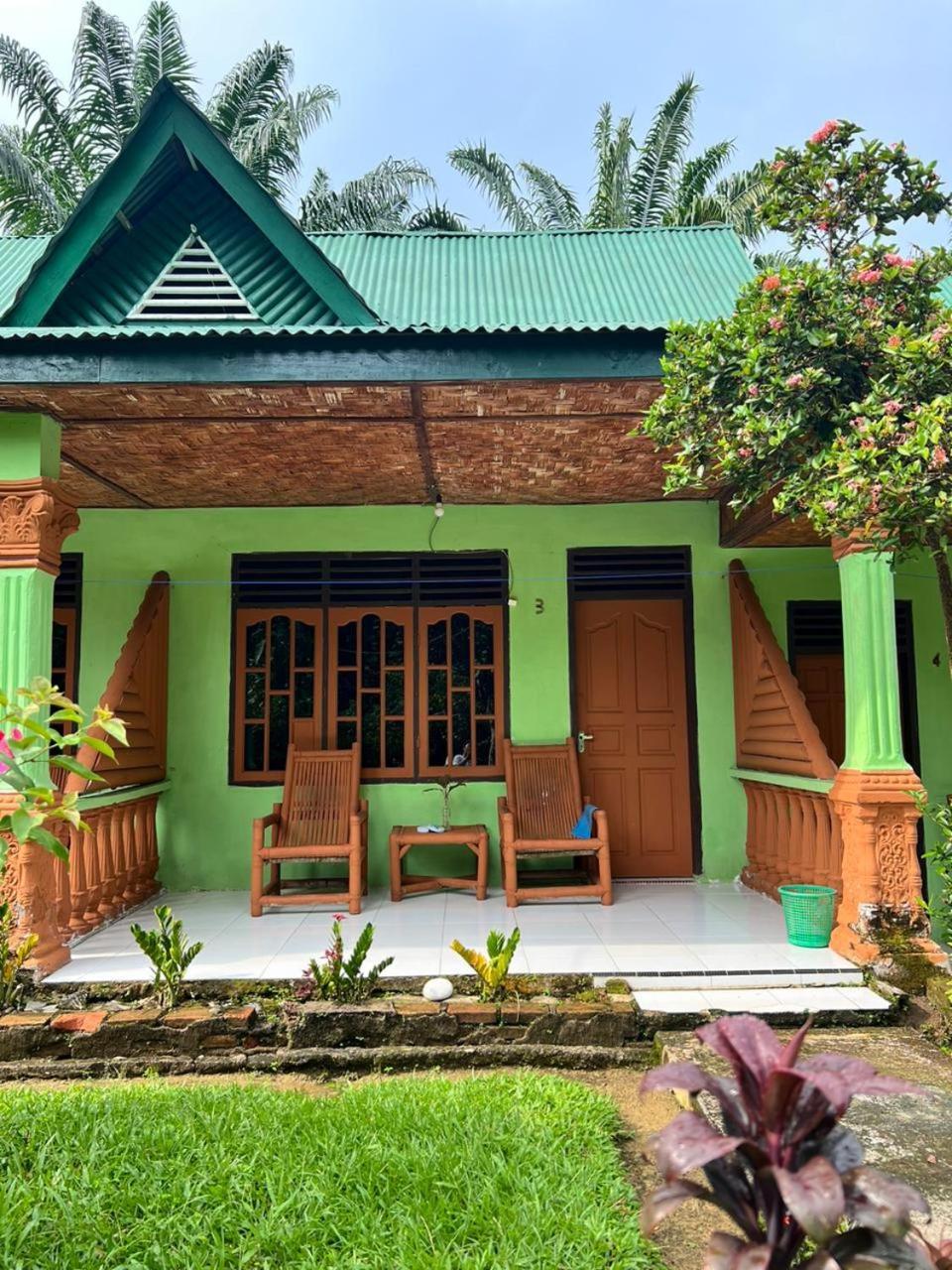 Wisma Batu Mandi Bukit Lawang Esterno foto