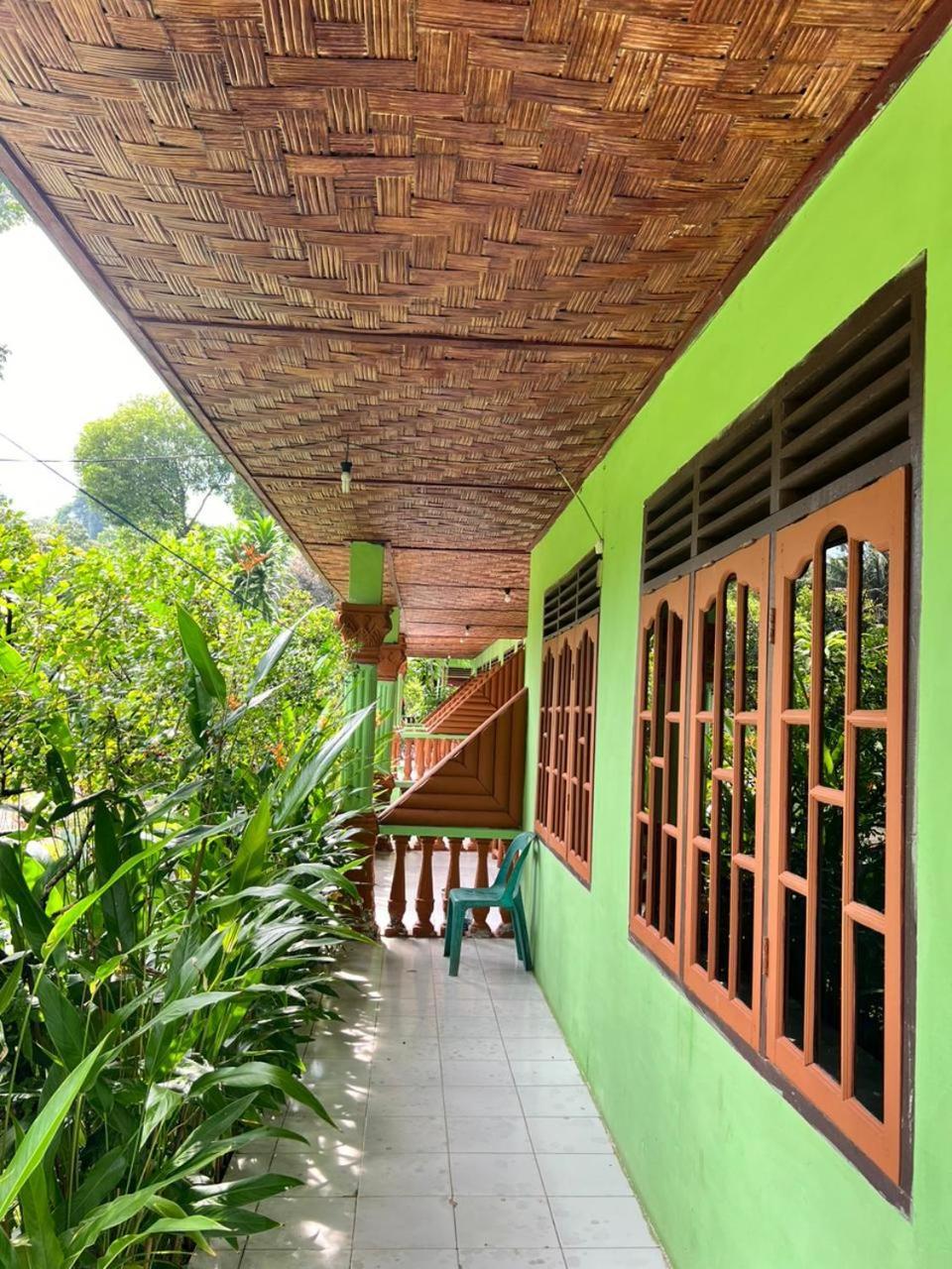 Wisma Batu Mandi Bukit Lawang Esterno foto