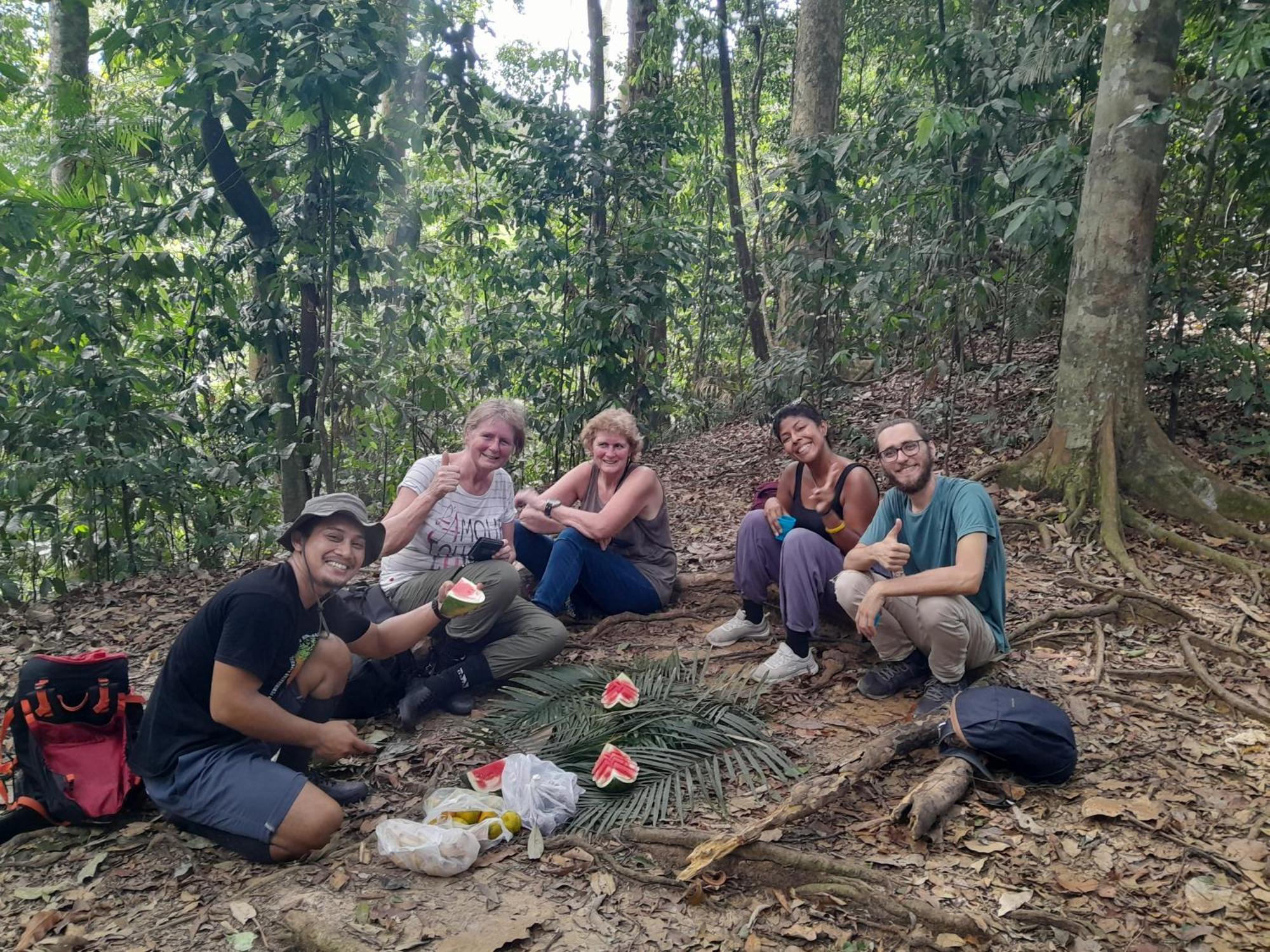 Wisma Batu Mandi Bukit Lawang Esterno foto
