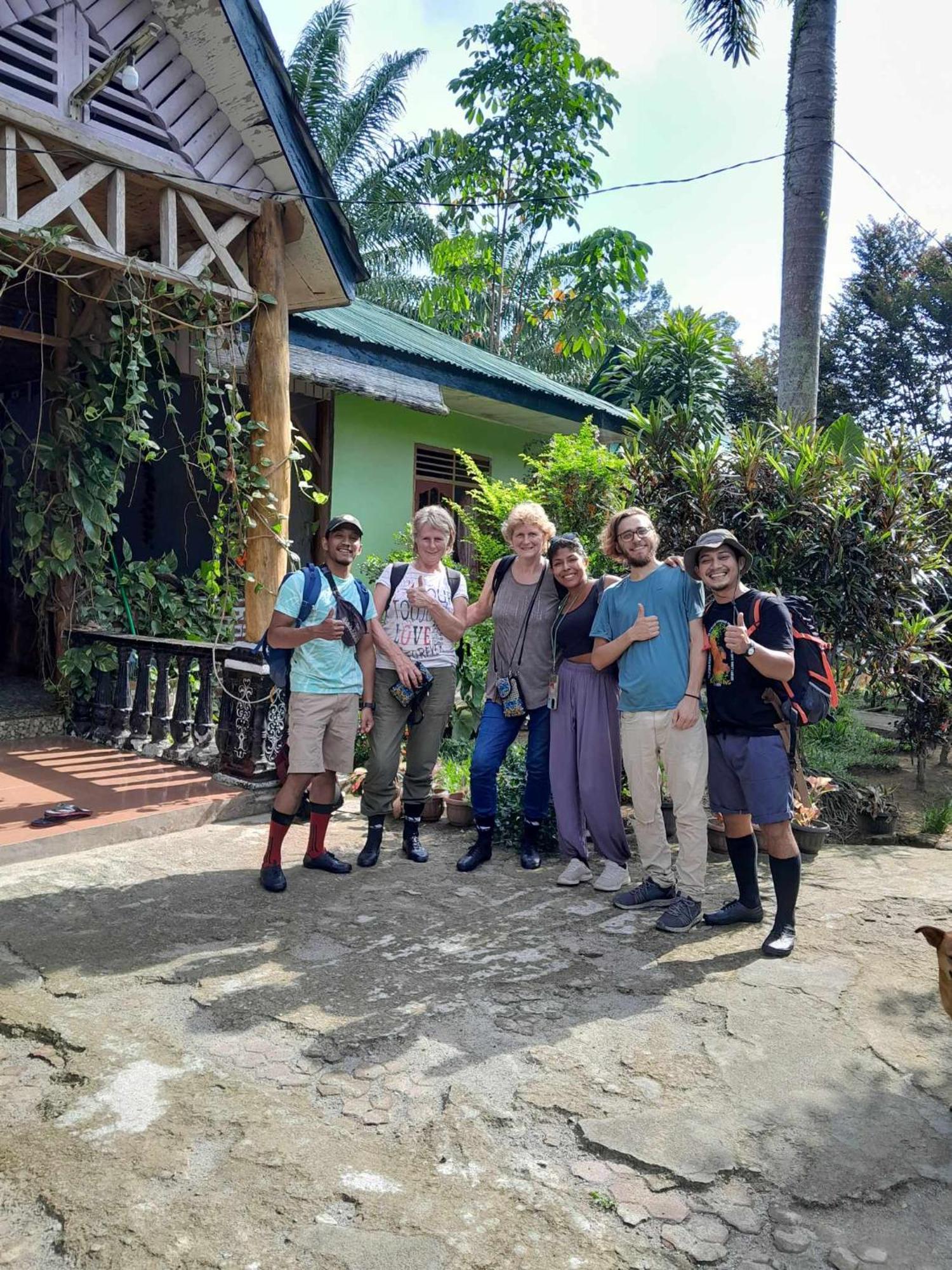 Wisma Batu Mandi Bukit Lawang Esterno foto