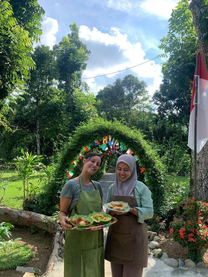 Wisma Batu Mandi Bukit Lawang Esterno foto